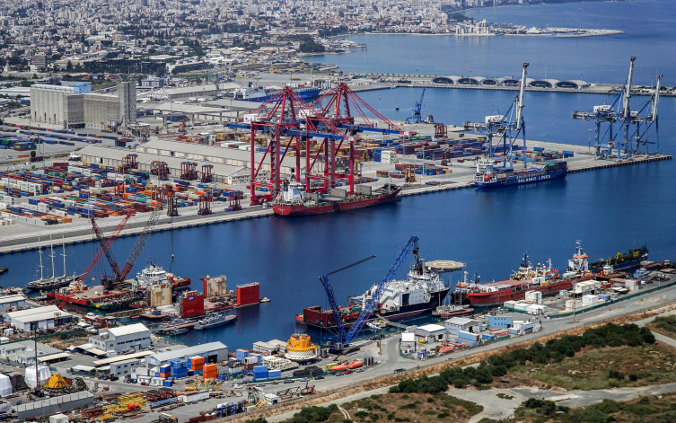 Güney Kıbrıs'ın sadece askeri üslerle değil sivil limanlar üzerinden de İsrail'e destek sağladığı iddiaları var. Foto: AFP