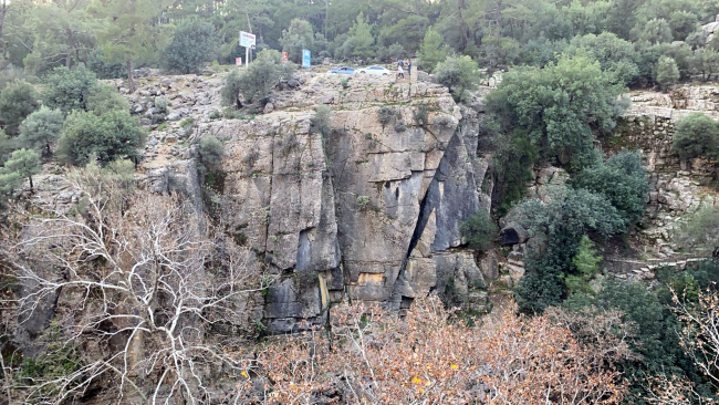 Fotoğraf çekmek isterken dengesini kaybedip uçurumdan düşen turist öldü