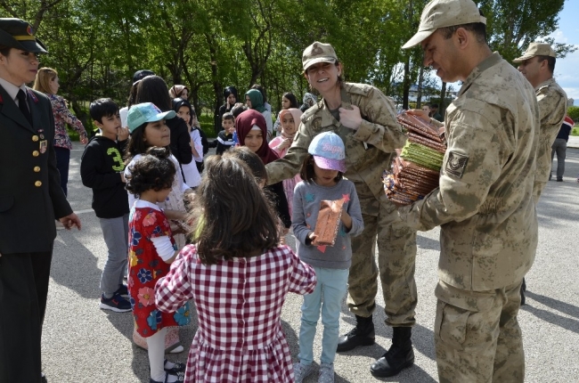 Jandarma'dan çocukları mutlu eden etkinlik