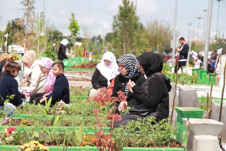 Deprem bölgesi bayramı buruk karşıladı