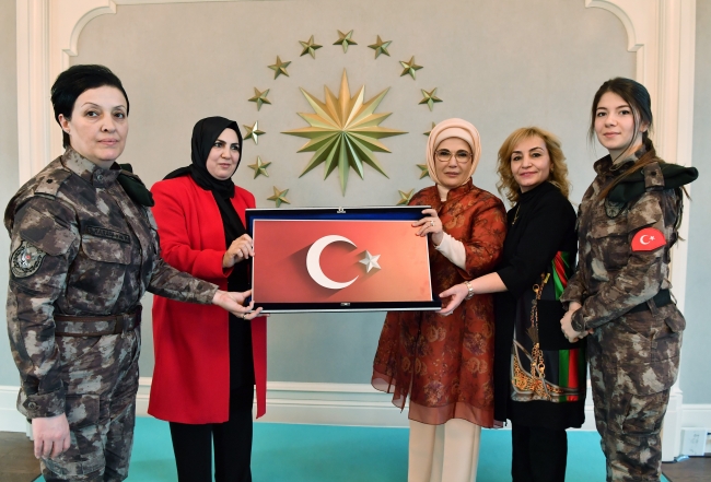 Emine Erdoğan özel harekat personelinin eşleri ile yemekte buluştu