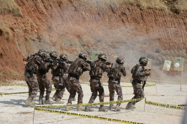 Siirt'te özel harekat polislerinden tatbikat