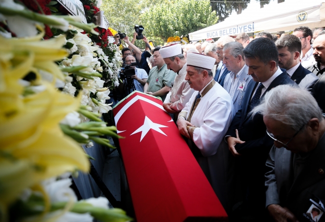 Işılay Saygın İzmir'de son yolculuğuna uğurlandı