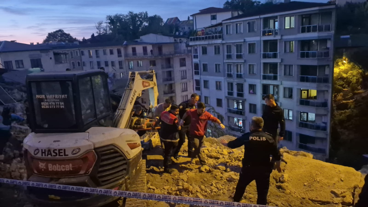 Zonguldak'ta bina çöktü: 1 kişi kurtarıldı, 1 kişi öldü