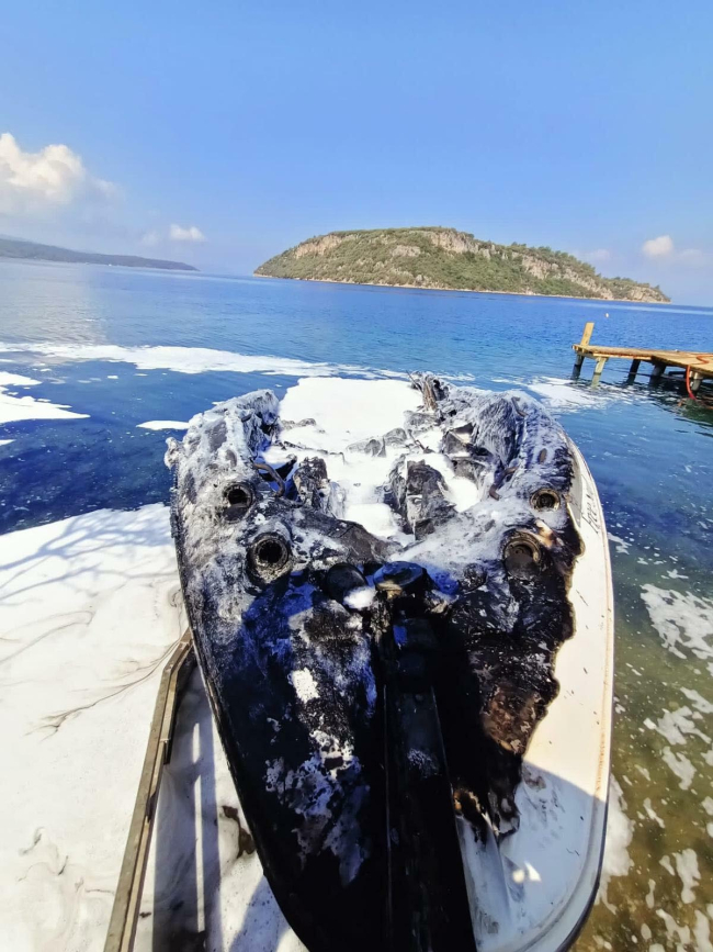 Marmaris'te sürat teknesi alev aldı