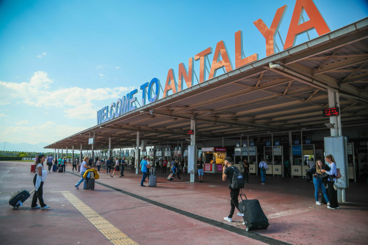 Antalyalı turizmci ara tatilden umutlu