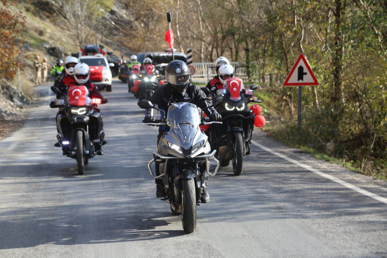 Tunceli'de Cumhuriyet'in 100. yılında 100 araçlık konvoy