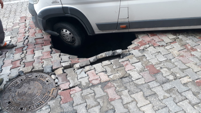 İstanbul'da yağış su baskınlarına neden oldu