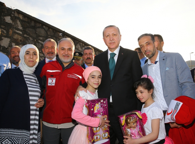 Doğu Guta'nın sembolü çocuklar acılarını Türkiye'de unutacak