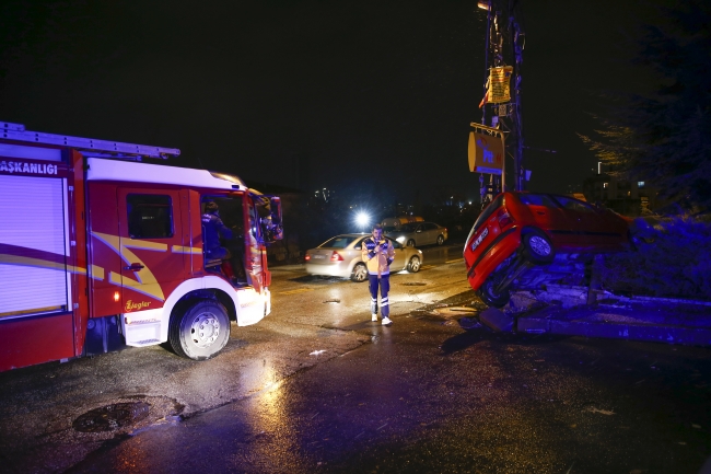 Ankara'da trafik kazaları: 4 yaralı