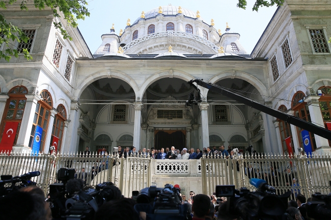 Restorasyonu biten Nusretiye Camii ibadete açıldı