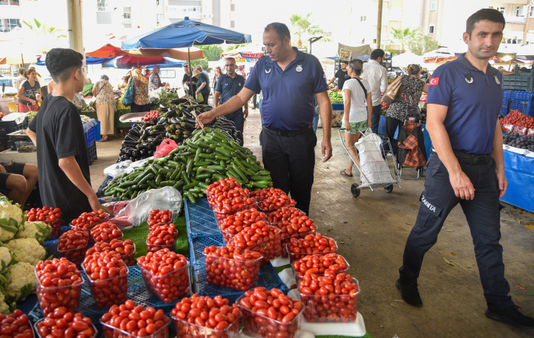 Yüksek sesle müşteri çekmek isteyen pazarcılara ceza