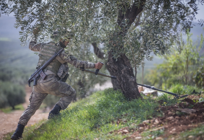 Mehmetçiğin kahramanlığı Afrin'de mazluma umut oldu