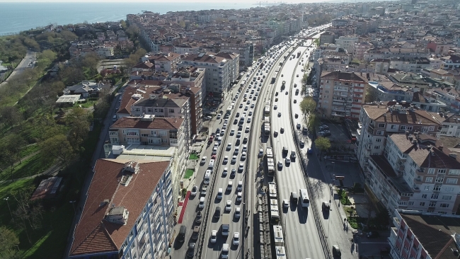 Avcılar'da iki metrobüs çarpıştı