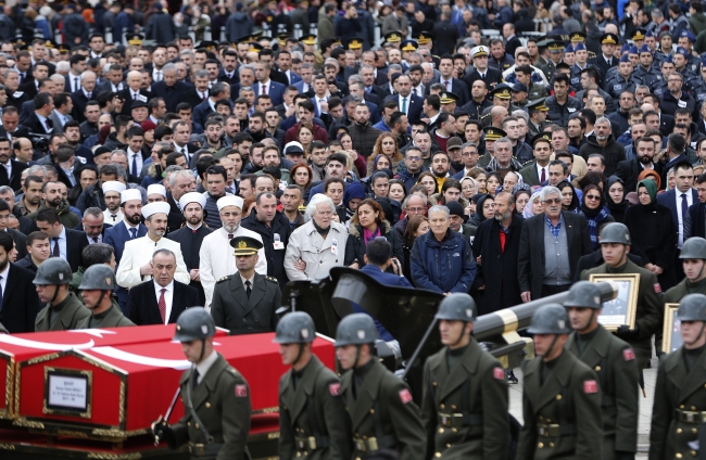 İstanbul şehitleri son yolculuğuna uğurlandı