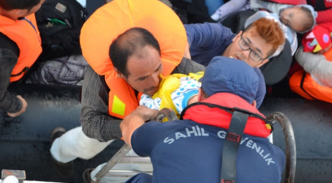 İzmir'de 63 düzensiz göçmen yakalandı