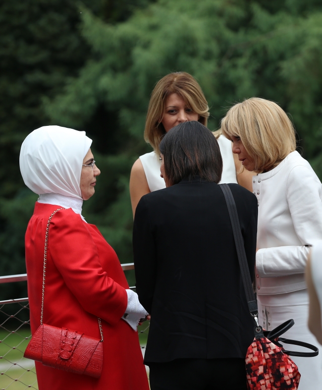 Emine Erdoğan Brüksel'de lider eşleriyle bir araya geldi