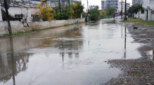 Hatay'da sağanak yaşamı olumsuz etkiledi