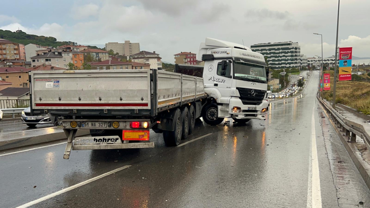 İstanbul'da sağanak etkili: Trafik yoğunluğu yüzde 80'e çıktı