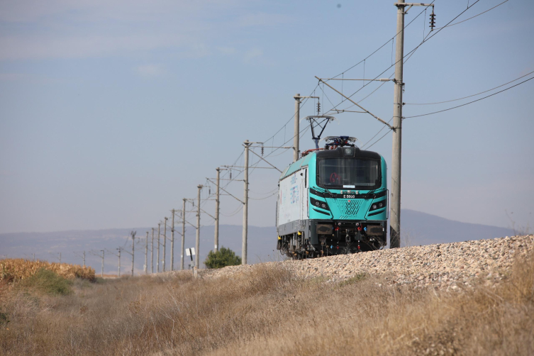 Türkiye’nin ilk yerli ve milli elektrikli ana hat lokomotifinde sona gelindi