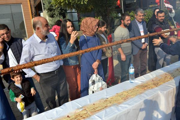 46 metrelik kebap saniyeler içinde tükendi