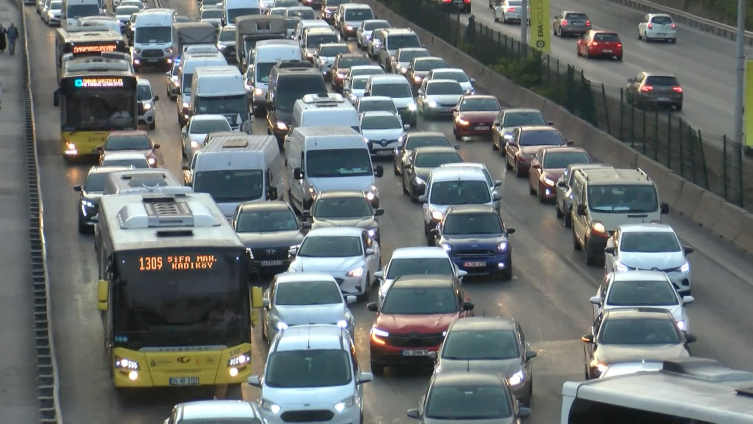 Kadıköy'de kaza: Trafik felç oldu