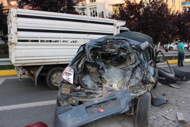 Freni boşalan midibüs trafiği birbirine kattı