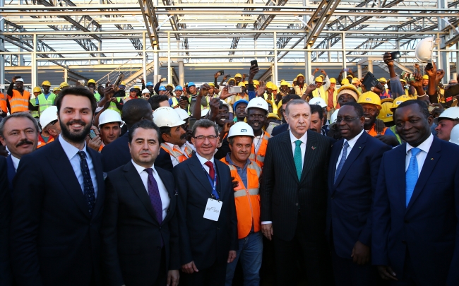 Cumhurbaşkanı Erdoğan, Senegal’deki Türk firmaların şantiyelerini gezdi