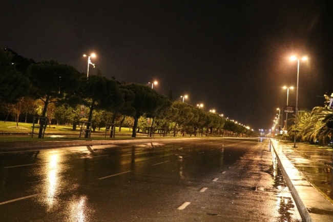 İstanbul’da şiddetli fırtına gece boyunca devam etti