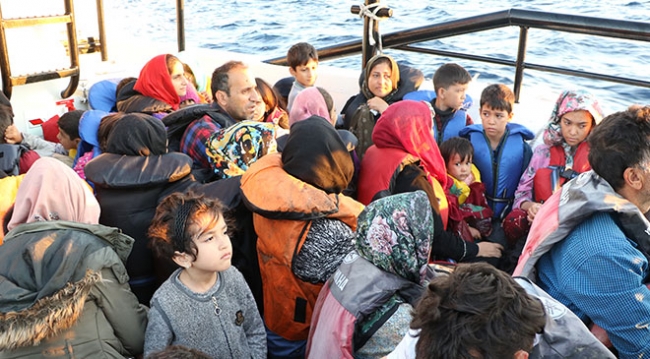 İzmir'de 63 düzensiz göçmen yakalandı