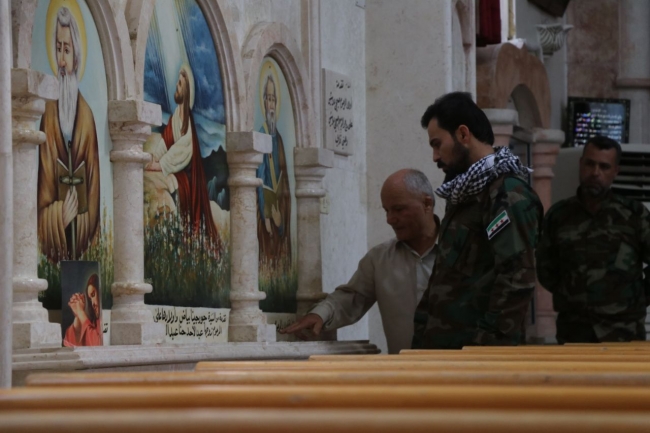 PKK/YPG kiliseden hem Türkiye'yi hem papazın evini vurdu