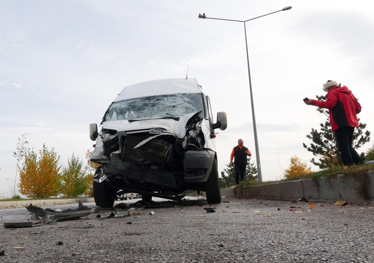 Erzurum'da 5 araç birbirine girdi: 24 yaralı