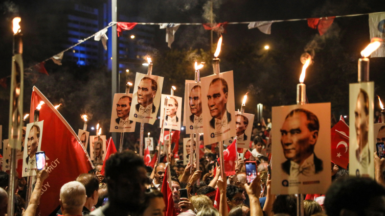 Cumhuriyet’in 100’üncü yılına fener alaylı kutlama