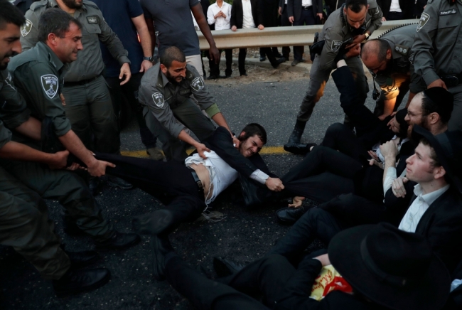 Haredi Yahudileri ile polis arasında arbede