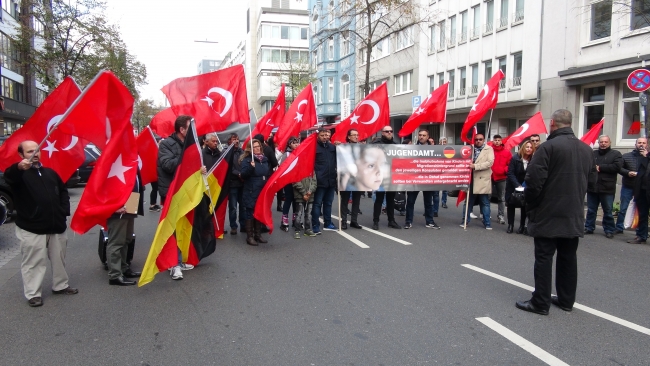 Almanya'da Türk çocukların hakları için gösteri düzenlendi