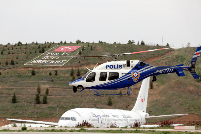 Polis helikopterini çeken sürücülere 'telefon' cezası