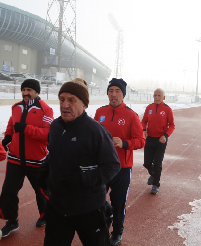 79 yaşındaki Ekrem Şen'in maraton azmi