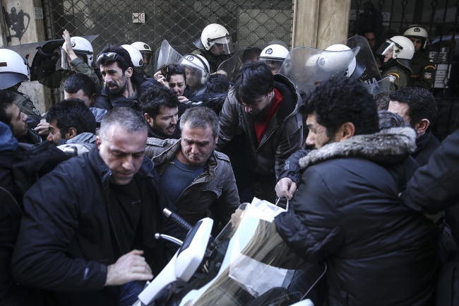 Yunanistan'da haciz protestosuna polis müdahale etti