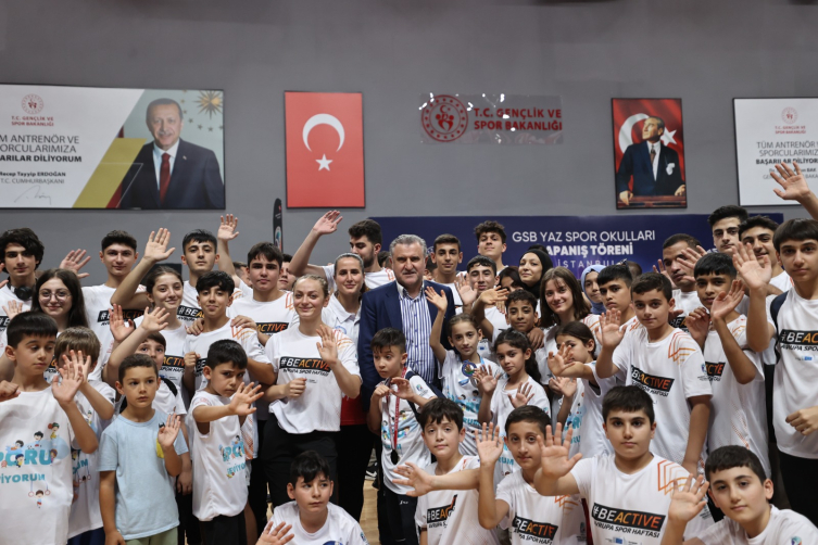 Bakan Bak: Çocuklarınızı spor salonlarına getirin