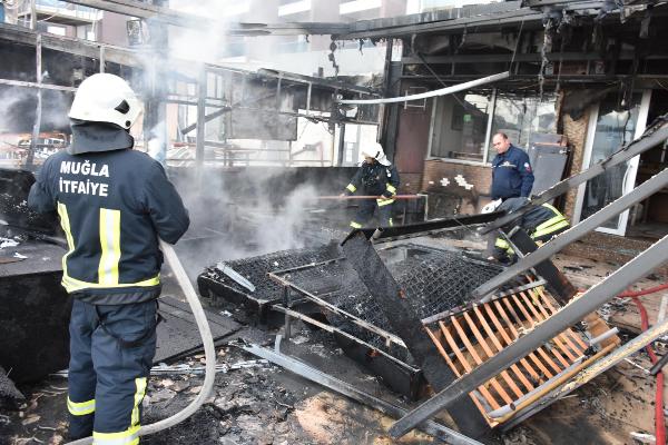 Marmaris'te otelde çıkan yangın paniğe neden oldu