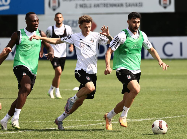 Beşiktaş Burak Yılmaz yönetiminde çalıştı