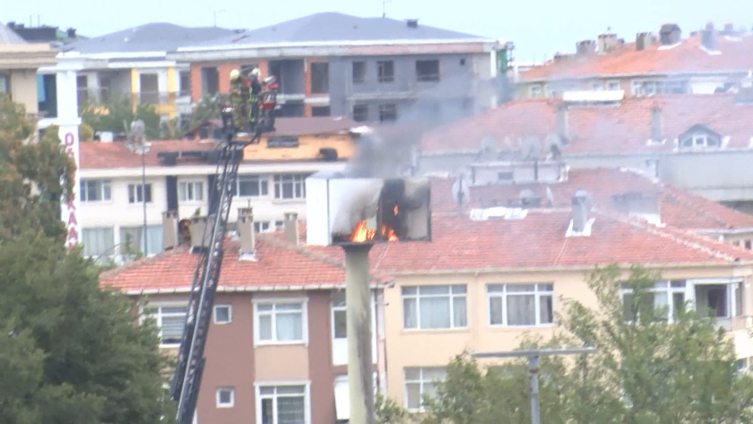 Bakırköy'de hastane bahçesinde yangın çıktı