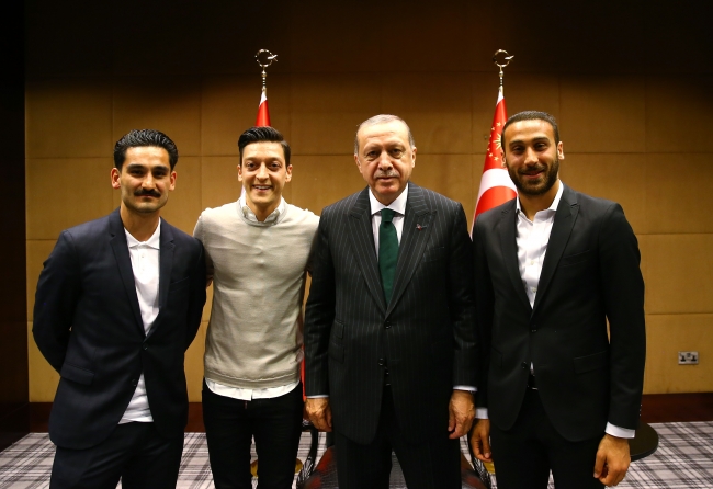 Almanya'da Dünya Kupası'nın faturası Özil ve Gündoğan'a kesildi