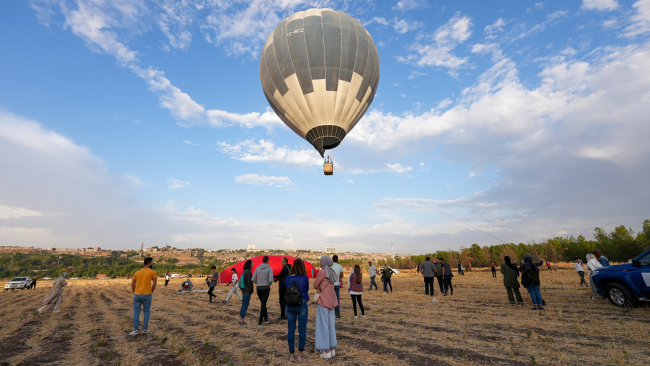 Sıcak hava balonları Dicle Vadisi'nde yükseldi