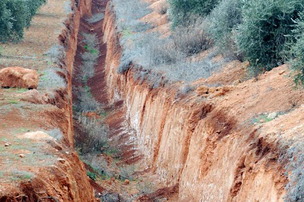 Burseya Dağı'na uzanan 5 kilometrelik hendek bulundu