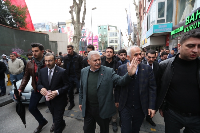 Binali Yıldırım döner kesti, kestane dağıttı, minibüs kullandı