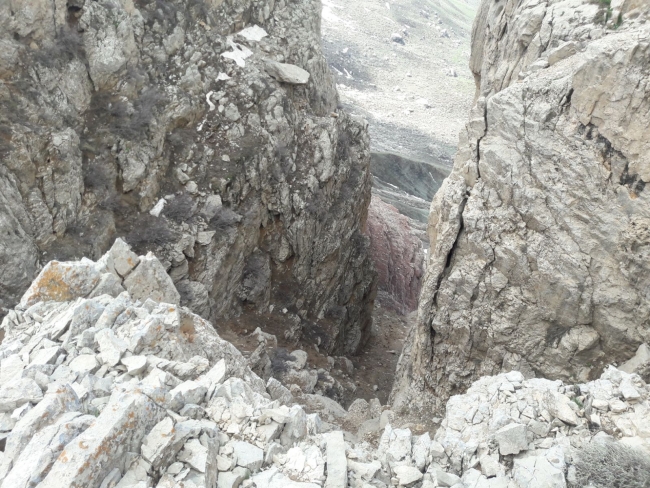 Hakkari'nin Irak sınırında terör operasyonunda mühimmat ele geçirildi