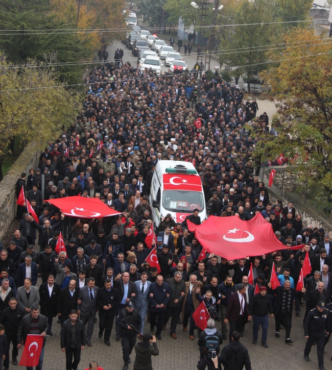 Diyarbakır şehidini son yolculuğuna uğurladı