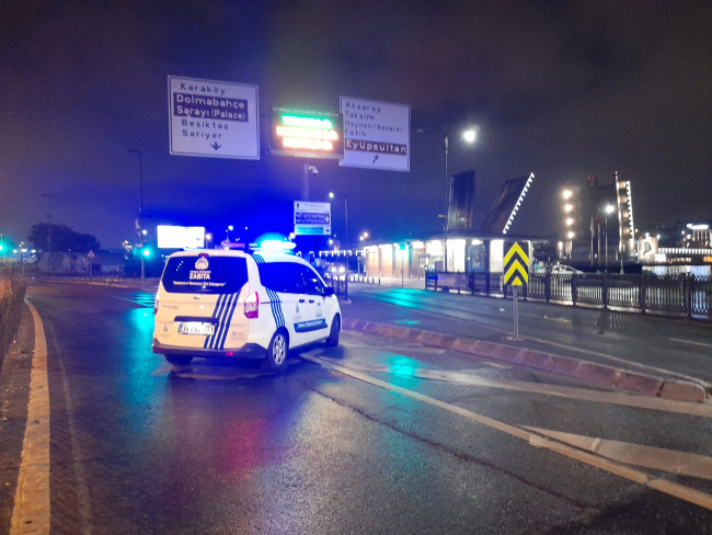 Galata Köprüsü ve Tarihi Atatürk Köprüsü araç ve yaya trafiğine kapatıldı