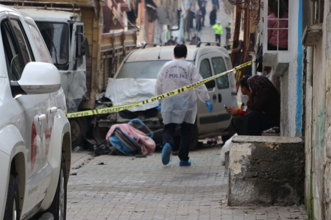 Freni boşalan kamyonet çocuklara çarptı: 1 ölü, 2 yaralı